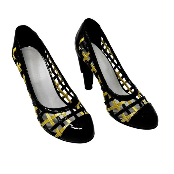 Chanel Black Patent Lattice Heels Yellow Trim CC Logo Pumps EU 39 - Picture 1 of 11